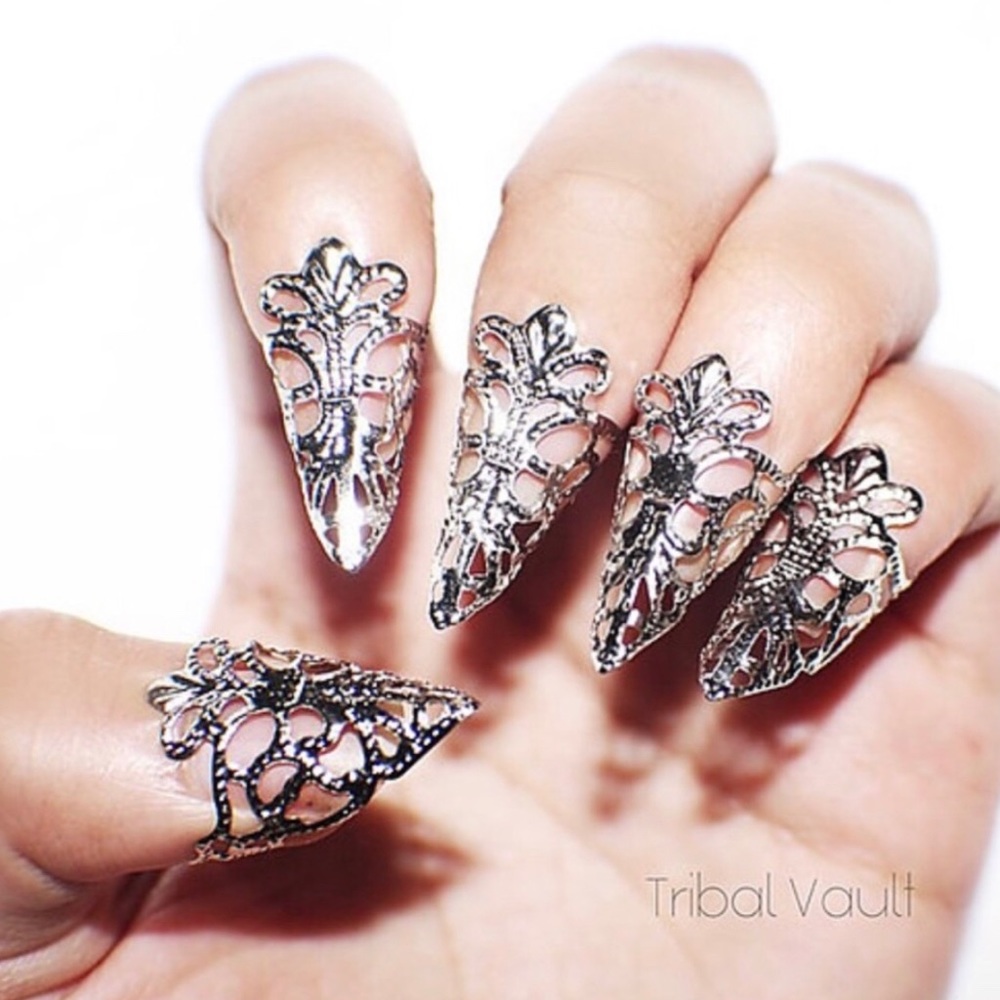 Silver Finish Nail Claw